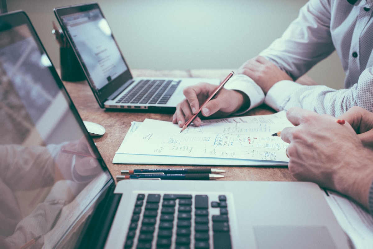 Service partnership planning (stock photo)